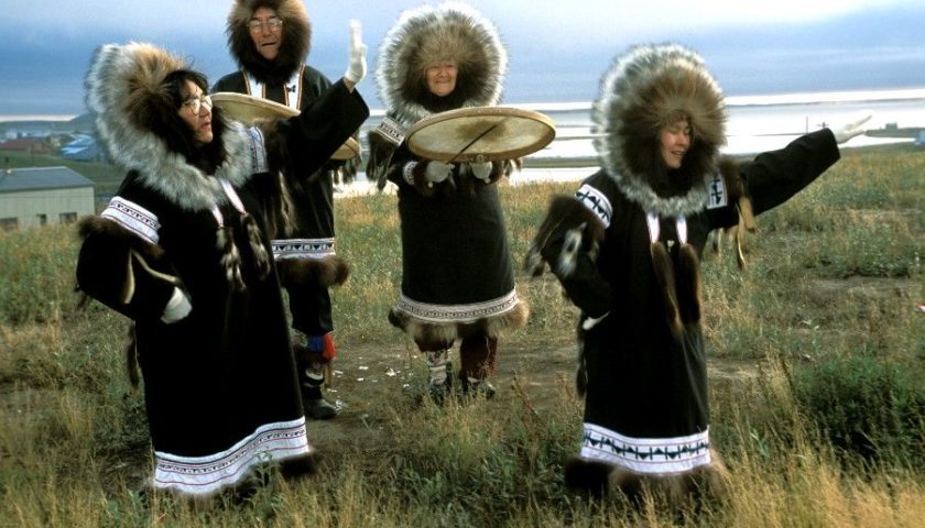 Festival inuit , 4 Aléoutes, peuple inuit des îles sibériennes