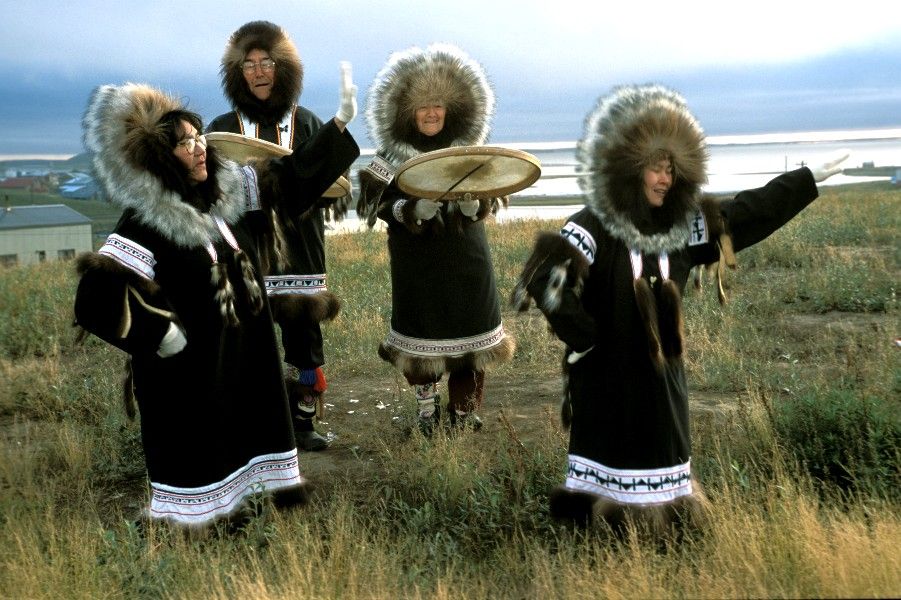 Festival inuit , 4 Aléoutes, peuple inuit des îles sibériennes